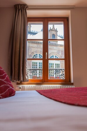 Family Duplex, Bathtub | Desk, iron/ironing board, free WiFi, bed sheets - Hôtel La Cloche (Obernai)