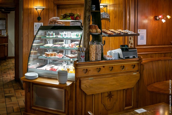 Daily buffet breakfast for a fee