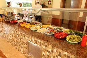 Breakfast, lunch and dinner served - Mavruka Hotel (Fethiye)