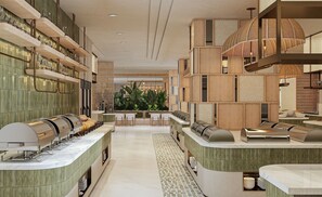 3 restaurants, serveren ontbijt, lunch, diner, internationale gerechten