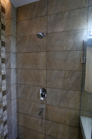 Shower kamar mandi