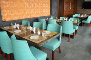 Restaurant - A Palace on River - Rashmi guest House (Varanasi)