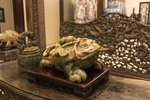 Lobby sitting area - Dragon Hotel (Hanoi)