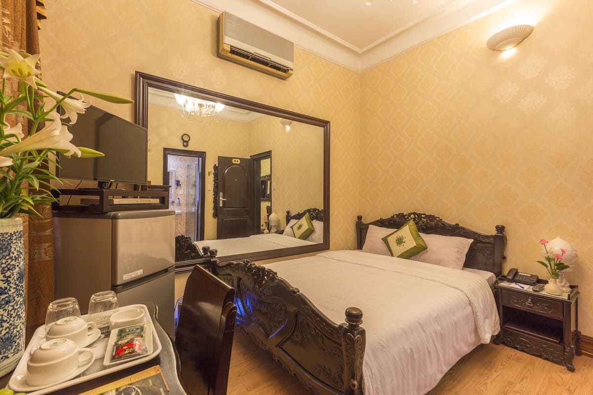 Superior kamer, 1 tweepersoonsbed, bad | 1 slaapkamer, een minibar, een bureau, geluiddichte muren
