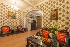 Luxury Suite, 1 Queen Bed, Bathtub, Garden View | 1 bedroom, minibar, desk, soundproofing - Dragon Hotel (Hanoi)