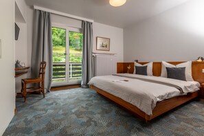 Dobbeltrom – comfort, balkong, hageområde | Safe på rommet og wi-fi (inkludert)