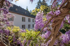 Suíte, sacada, no jardim | Vista da sacada