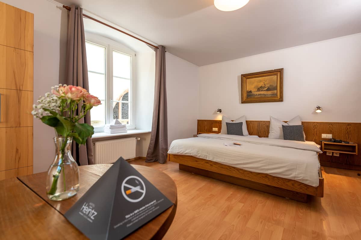 Comfort Double Room | In-room safe, WiFi (free)