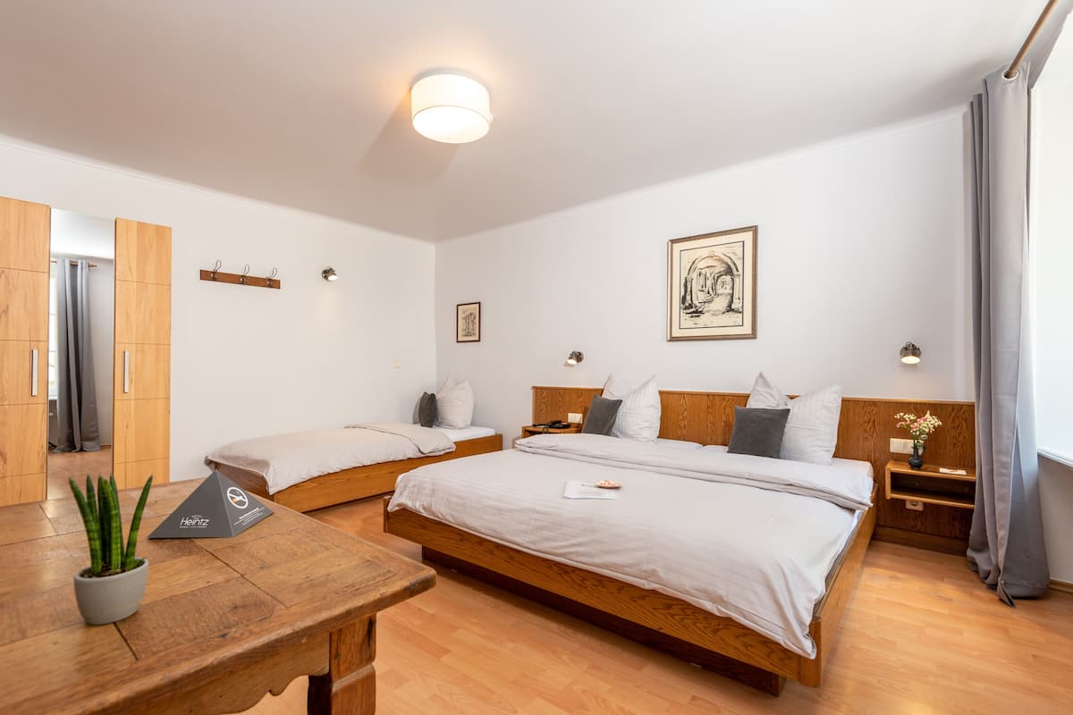 Triple Room | In-room safe, WiFi (free)