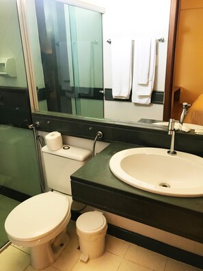 Shower, free toiletries, hair dryer, towels - Sete Lagoas Residence Hotel (Sete Lagoas)