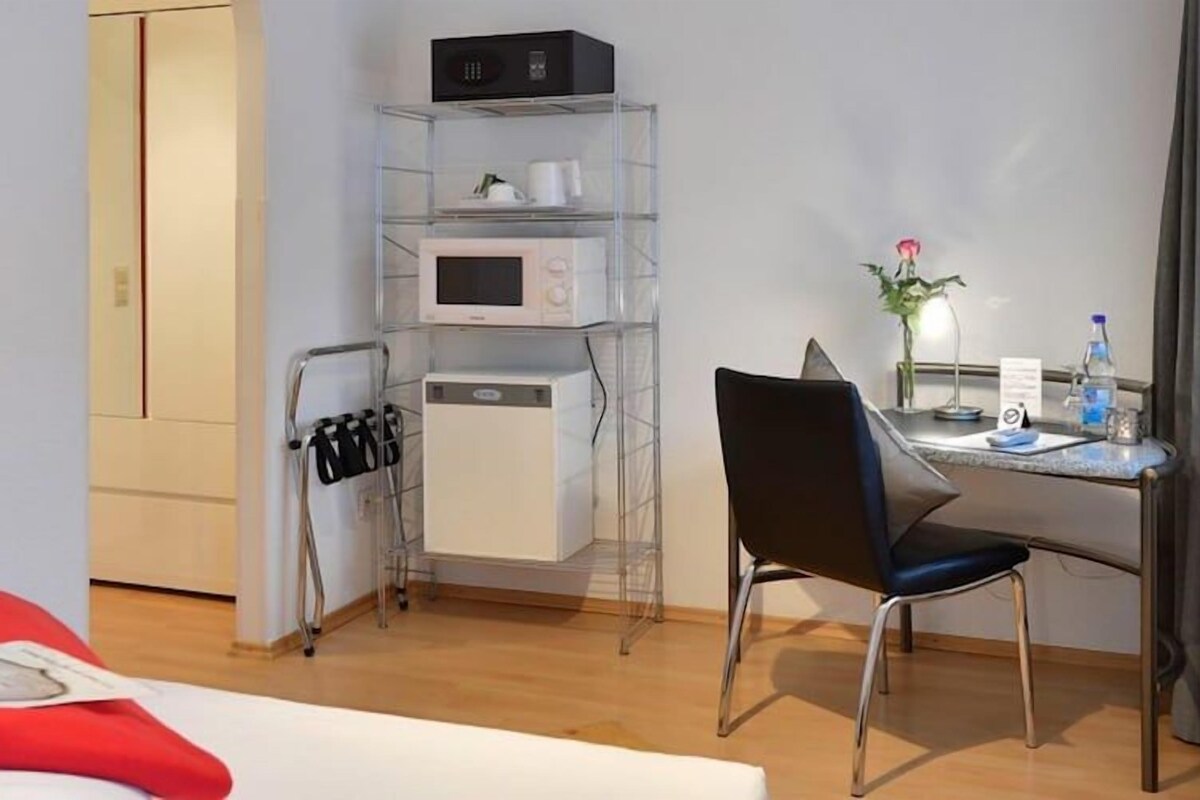 1 bedroom, premium bedding, minibar, in-room safe