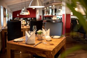 Breakfast and dinner served, Regional cuisine - Hotel Restaurant Rosenhof (Ramstein-Miesenbach)