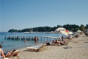 Una playa cerca