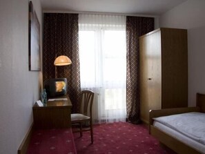 Desk, free WiFi, bed sheets - Hotel Alina (Wiesbaden)