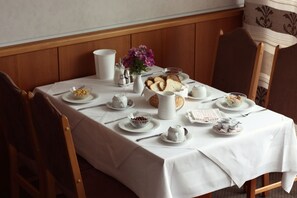 Desayuno buffet todos los días (EUR 15 por persona) 
