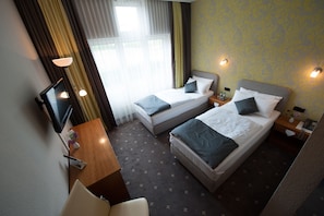 Habitación con 2 camas individuales, 2 camas individuales | Escritorio, wifi gratis y ropa de cama 