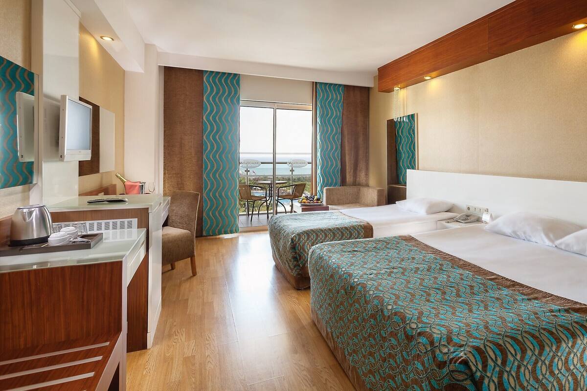 Premium bedding, minibar (free items), in-room safe, desk