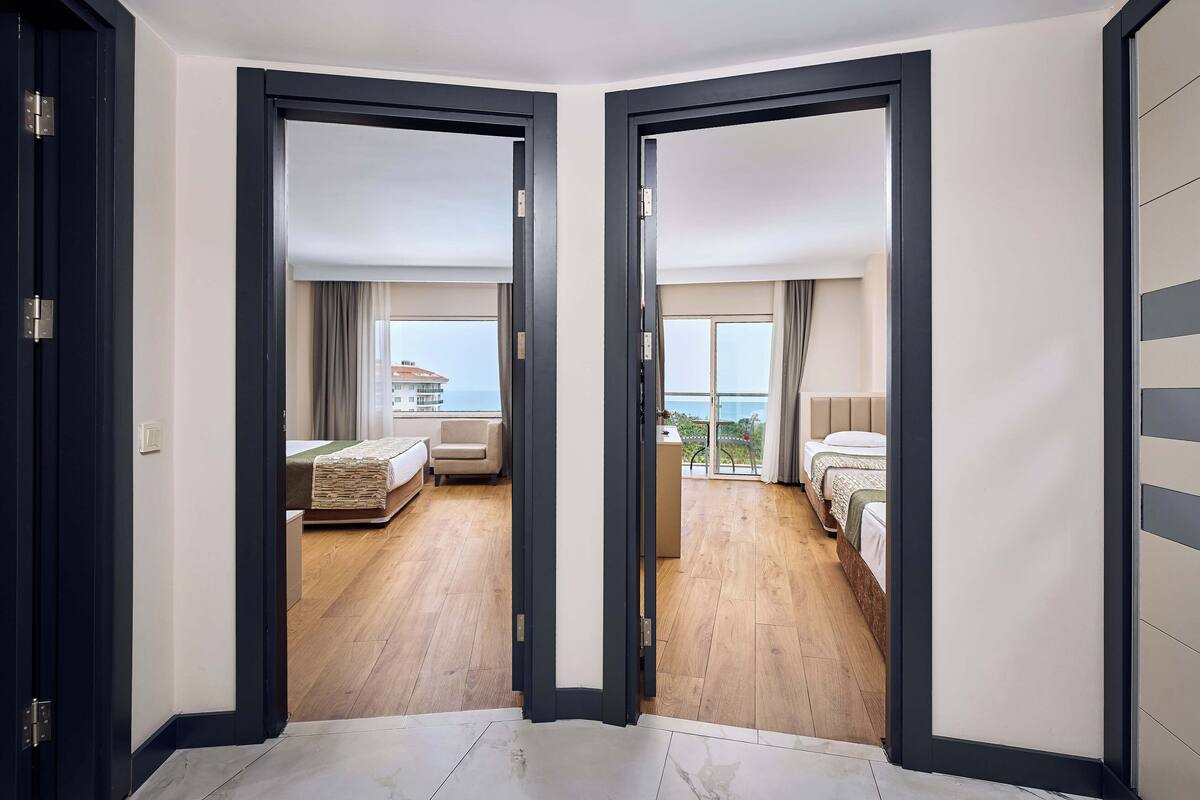 Premium bedding, minibar (free items), in-room safe, desk