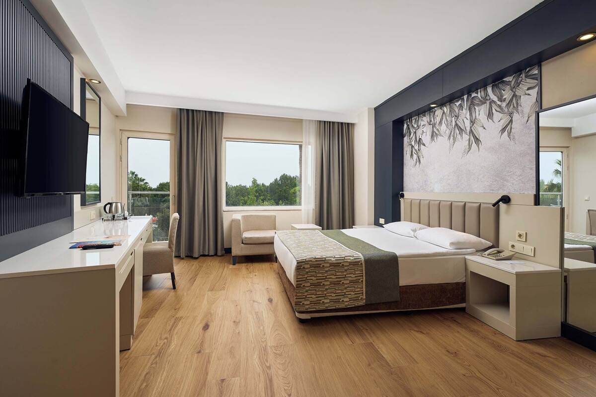 Premium bedding, minibar (free items), in-room safe, desk