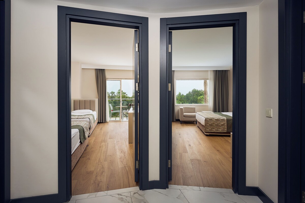 Premium bedding, minibar (free items), in-room safe, desk