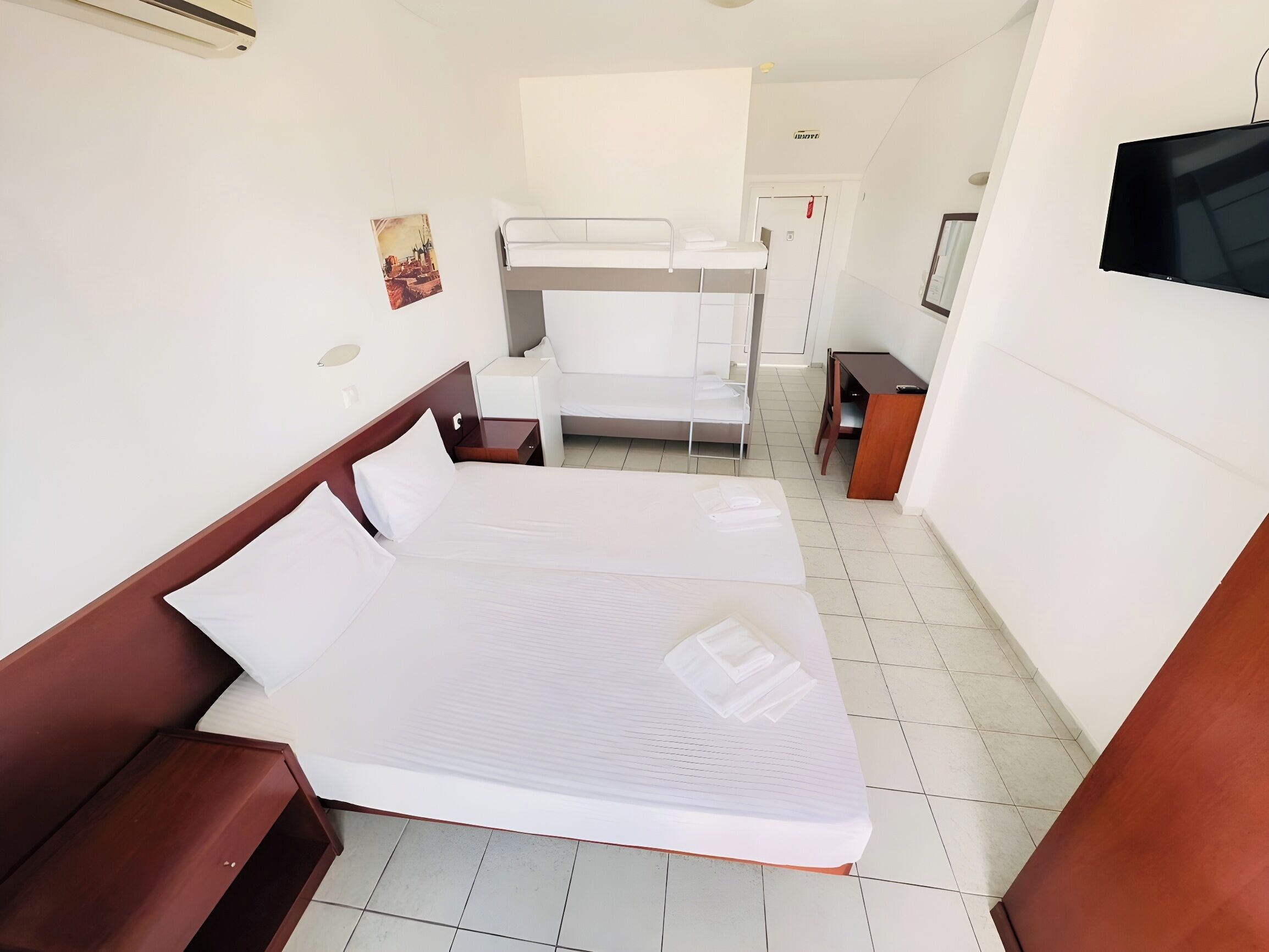 Family Room | 客房内保险箱、免费 WiFi、床单