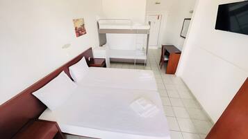 Family Room | Pengeskab på værelset, gratis Wi-Fi, sengetøj