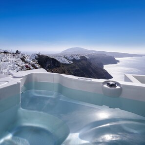 Jetted bathtub