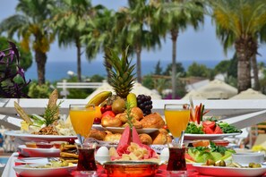 3 Restaurants, Frühstück, Mittagessen, Abendessen, internationale Küche