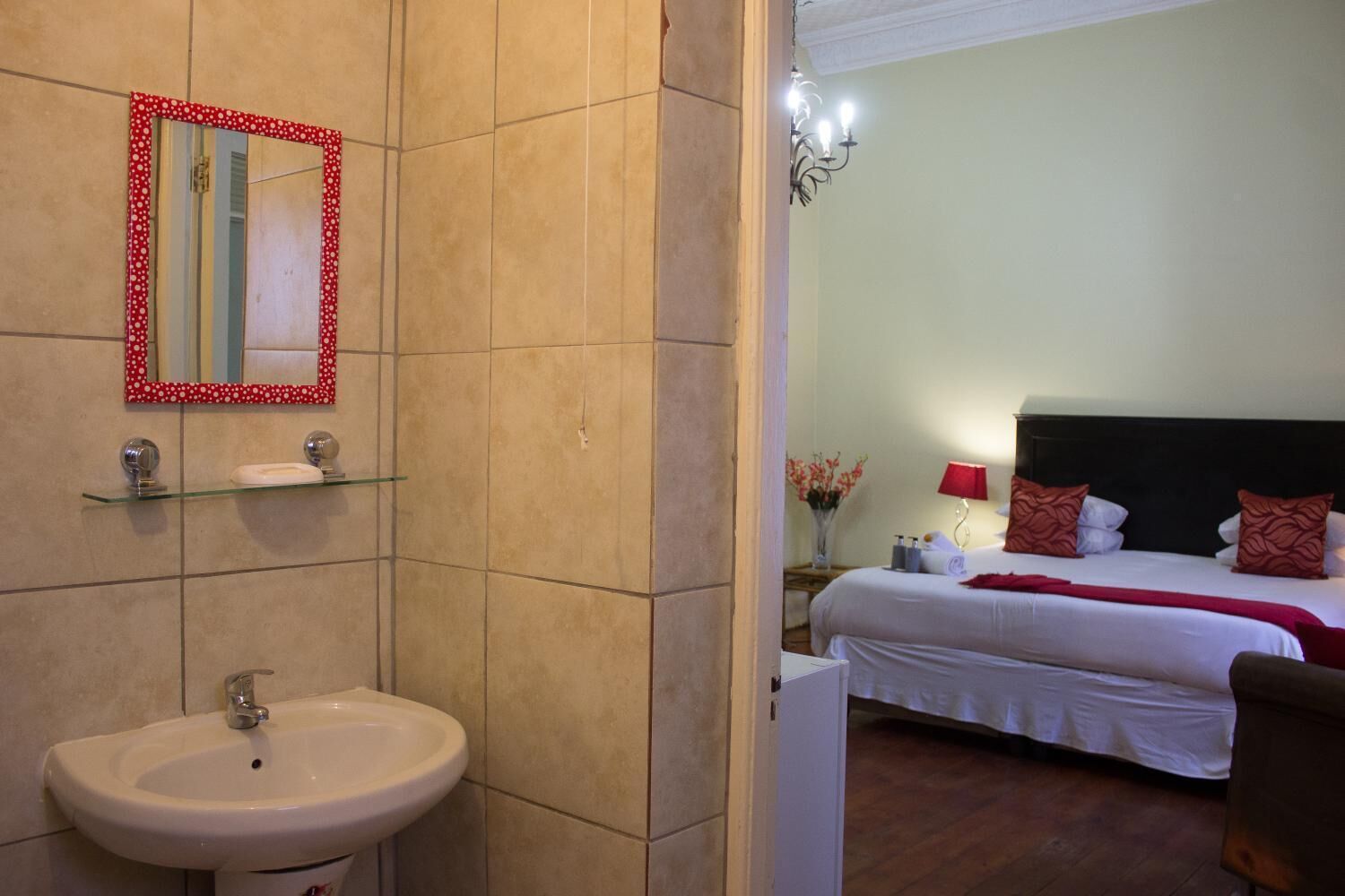 Quarto | Banheiro | Chuveiro, secador de cabelo (mediante solicitação), toalhas de banho 