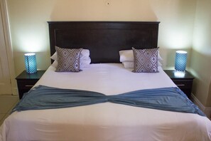 Room | 1 bedroom, premium bedding, minibar, in-room safe - Maple's Guest House (Pretoria)