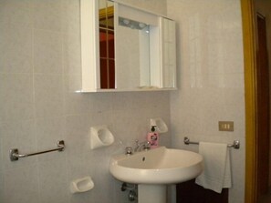 Free toiletries, hair dryer