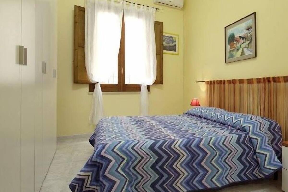 Minibar, escritorio, sistema de insonorización y wifi gratis