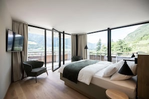 Caja de seguridad en la habitación y escritorio