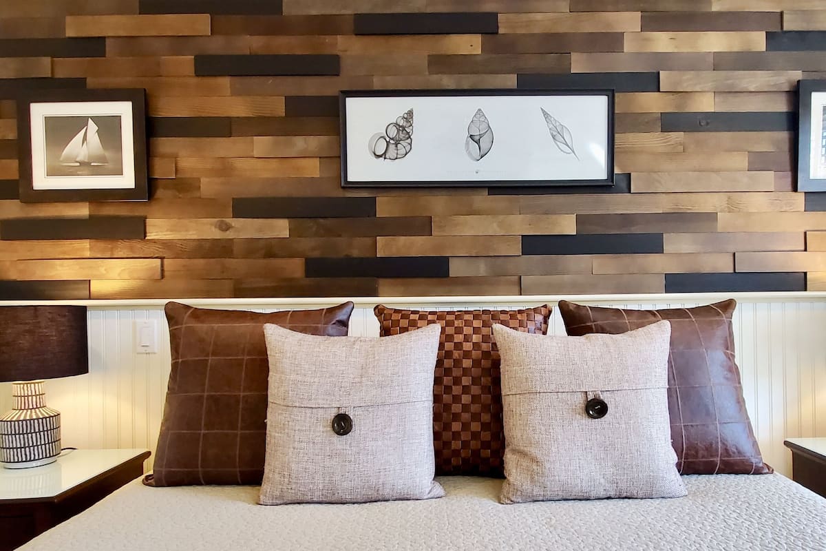 Race Point | Premium bedding, minibar, laptop workspace, soundproofing