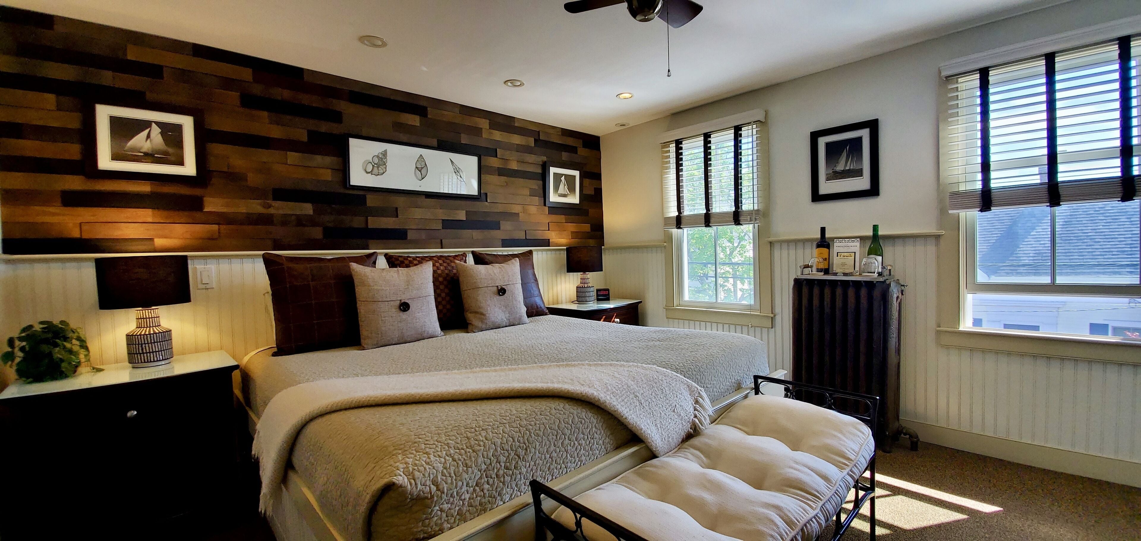 Ropa de cama de alta calidad y minibar 