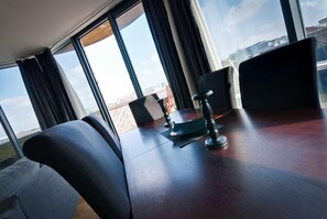 Private kitchen | Fridge, microwave, oven, coffee/tea maker - Printworks Apartments (Liverpool)
