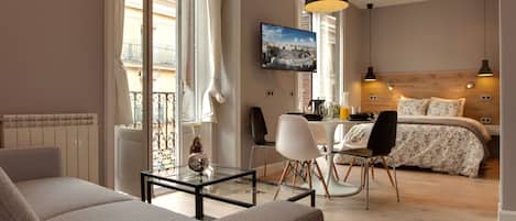 Apartment, 1 Bedroom, City View | Living area