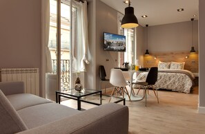 Appartement, 1 chambre, vue ville | Coin séjour | Télévision à écran plat