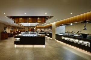 Daily buffet breakfast for a fee