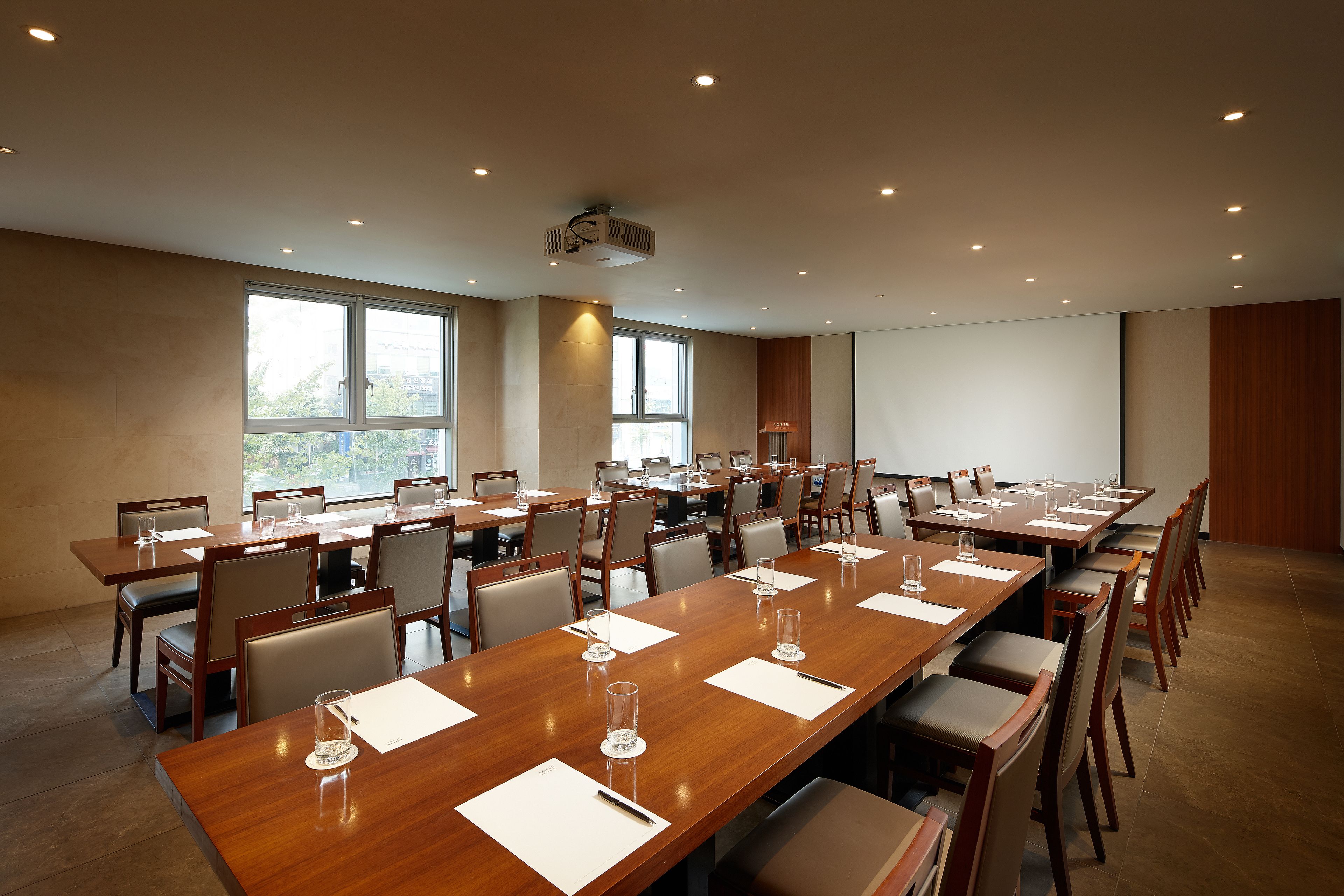 breakfast, lunch and dinner served