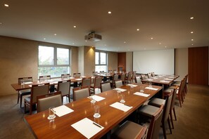 Breakfast, lunch and dinner served