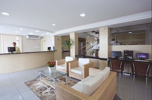 Coin salon dans le hall