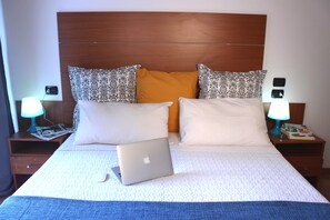 Schreibtisch, schallisolierte Zimmer, Babybetten, kostenloses WLAN