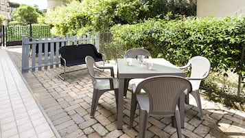 Apartment, 2 Bedrooms, Courtyard Area | Terrace/patio