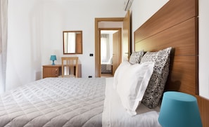 Schreibtisch, schallisolierte Zimmer, Babybetten, kostenloses WLAN