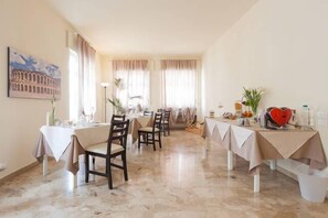 Free daily local cuisine breakfast - Bed and Breakfast Happiness (Verona)