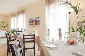 Free daily local cuisine breakfast  - Bed and Breakfast Happiness (Verona)