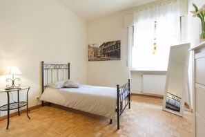 Desk, free WiFi - Bed and Breakfast Happiness (Verona)