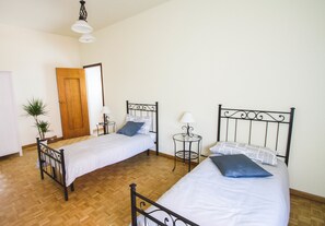 Desk, free WiFi - Bed and Breakfast Happiness (Verona)