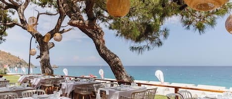 2 restaurants, serveren ontbijt, lunch, diner, Italiaanse gerechten